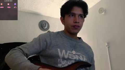 Snapshot of kianryu chatting on 11/18/25, 02:17 Adrian Chlloe online show from 11/18/25, 02:17