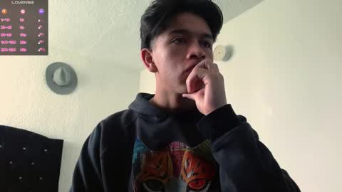 Snapshot of kianryu chatting on 11/30/25, 02:43 Adrian Chlloe online show from 11/30/25, 02:43