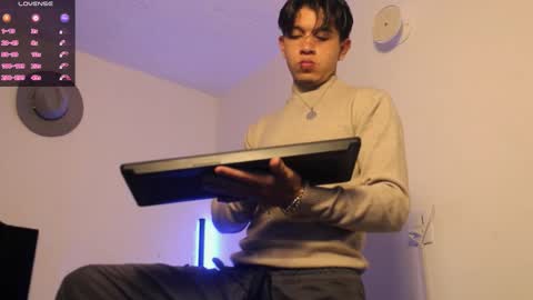 Snapshot of kianryu chatting on 12/14/25, 12:27 Adrian Chlloe online show from 12/14/25, 12:27