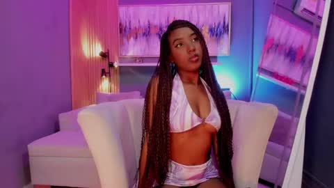 Snapshot of kiara_curls chatting on 04/20/26, 11:35 Kiara online show from 04/20/26, 11:35