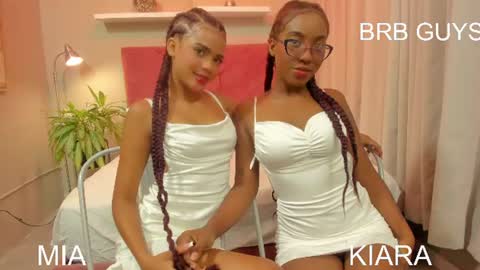 Snapshot of kiara_curls chatting on 06/24/26, 11:42 Kiara online show from 06/24/26, 11:42
