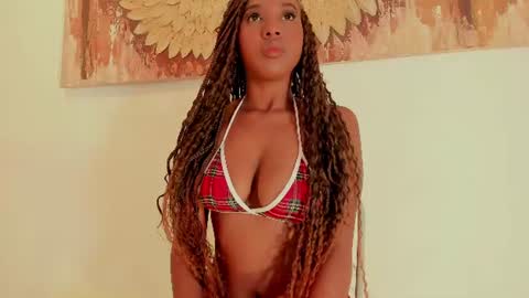 Snapshot of kiara_curls chatting on 07/20/26, 01:35 Kiara online show from 07/20/26, 01:35