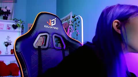 Snapshot of kiara_dream chatting on 11/13/25, 09:25 Kira online show from 11/13/25, 09:25