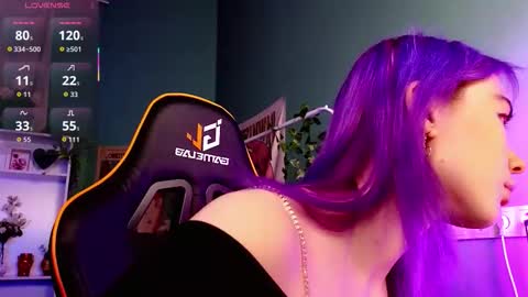 Snapshot of kiara_dream chatting on 11/25/25, 09:04 Kira online show from 11/25/25, 09:04