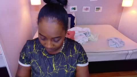 Snapshot of kiara_evanss chatting on 04/30/26, 01:23 Kiara online show from 04/30/26, 01:23