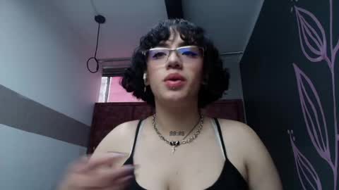 Snapshot of kiara_fox__ chatting on 04/29/26, 09:32 KIARA FOX online show from 04/29/26, 09:32