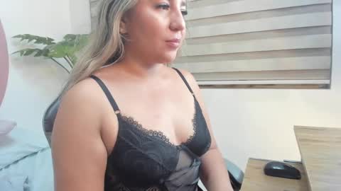 K I A R A  online show from 09/26/25, 03:32