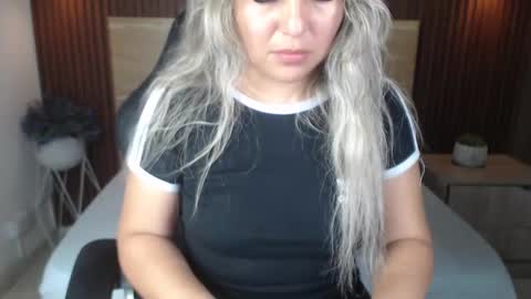 K I A R A  online show from 10/04/25, 07:56