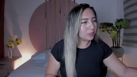 K I A R A  online show from 10/25/25, 03:58