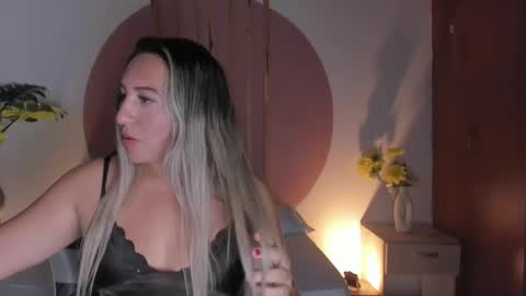 K I A R A  online show from 10/26/25, 02:17