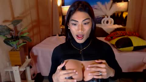 kiara_trans online show from 04/06/26, 10:49