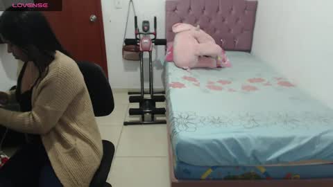 Snapshot of kiara_williamss chatting on 12/22/24, 12:17 Kiara online show from 12/22/24, 12:17