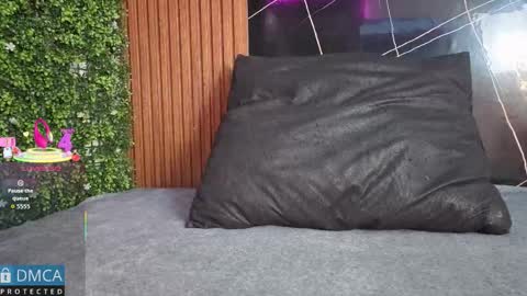 Kiara Zahiri online show from 10/31/25, 11:11