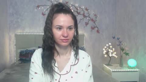 Snapshot of kiaracriegs chatting on 03/25/26, 06:25 Kara online show from 03/25/26, 06:25