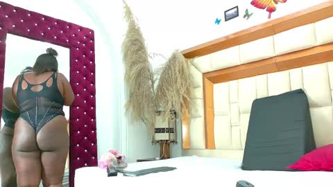 Snapshot of kiarajohnsonn chatting on 04/18/26, 01:26 Kiara... online show from 04/18/26, 01:26