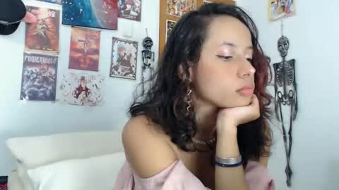 kiaralenon online show from 11/30/25, 10:14