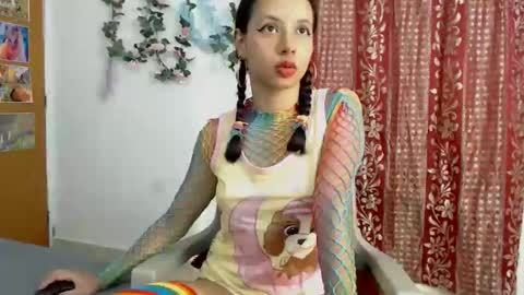 Snapshot of kiaralenon chatting on 03/18/26, 02:26 kiaralenon online show from 03/18/26, 02:26