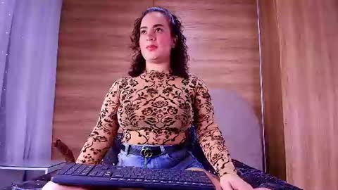 Snapshot of kiaralopez_ chatting on 06/17/26, 03:09 kiaralopez_ online show from 06/17/26, 03:09