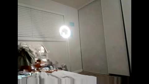 Snapshot of kibrombariu45 chatting on 04/27/26, 09:18 HunneysPlayRoom online show from 04/27/26, 09:18