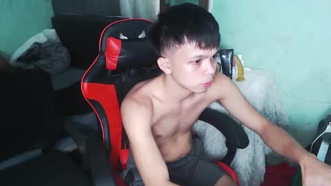 Snapshot of kiel_asianboy chatting on 05/22/26, 05:07 EJ online show from 05/22/26, 05:07