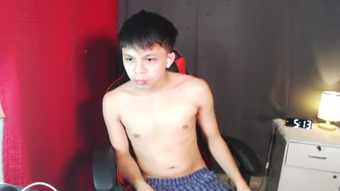 Snapshot of kiel_asianboy chatting on 06/25/26, 09:14 EJ online show from 06/25/26, 09:14