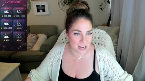 Snapshot of kierareines chatting on 04/19/26, 12:54 Kiera Reines online show from 04/19/26, 12:54
