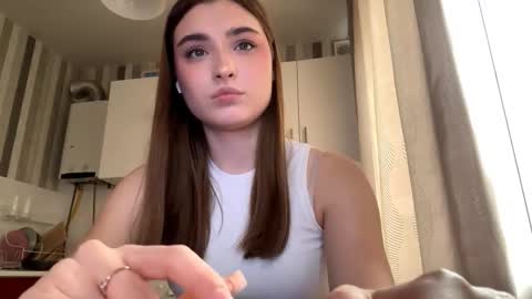 Snapshot of kierstentates chatting on 03/19/26, 01:04 Ola my name is Lissa Lets hit 10 Thumbs Up together online show from 03/19/26, 01:04