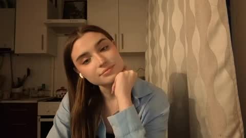 Snapshot of kierstentates chatting on 04/05/26, 04:04 Ola my name is Lissa Lets hit 10 Thumbs Up together online show from 04/05/26, 04:04