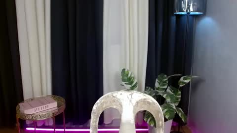 Im Mia online show from 10/12/25, 11:09