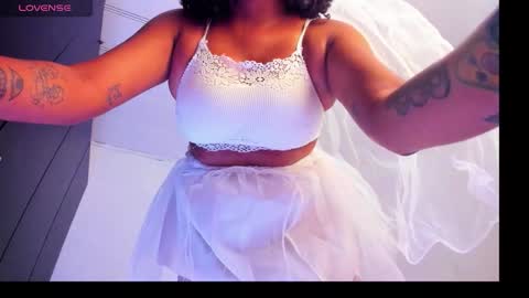 Kihara Brunette online show from 10/31/25, 10:22