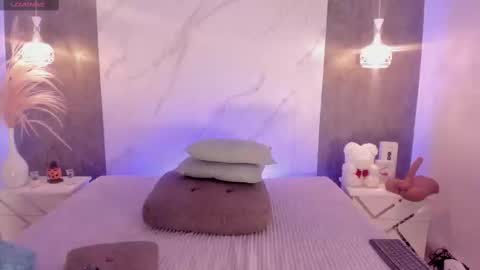 Snapshot of kiiimthompson chatting on 10/12/25, 05:23 Kim Thompson online show from 10/12/25, 05:23