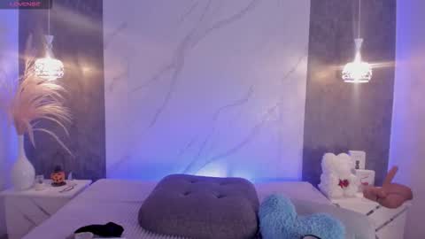 Snapshot of kiiimthompson chatting on 10/15/25, 04:18 Kim Thompson online show from 10/15/25, 04:18