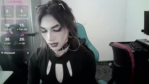 Snapshot of kiiller_queen chatting on 09/17/25, 04:52 kenny online show from 09/17/25, 04:52