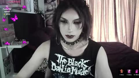 Snapshot of kiiller_queen chatting on 11/07/25, 04:07 kenny online show from 11/07/25, 04:07