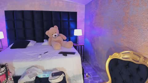 Snapshot of kiim_taaylor chatting on 01/21/25, 05:51 Kim online show from 01/21/25, 05:51