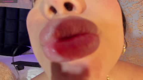 Snapshot of kiim_taaylor chatting on 01/28/25, 05:46 Kim online show from 01/28/25, 05:46