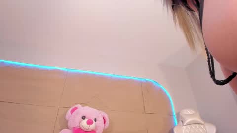 KIM COOPER online show from 02/28/25, 10:09