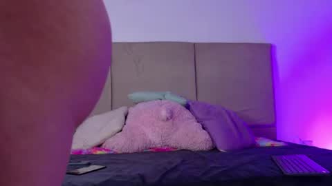 Snapshot of kiimcooper_ chatting on 06/18/26, 10:41 KIM COOPER online show from 06/18/26, 10:41