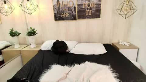 Snapshot of kiitty__meow chatting on 04/19/26, 06:10 Kitty online show from 04/19/26, 06:10