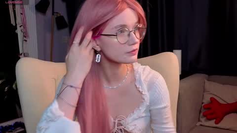 kiki_blue_eyes online show from 01/11/26, 04:17