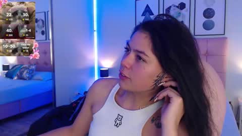 Snapshot of kiki_cams chatting on 12/19/25, 07:54 kIKI online show from 12/19/25, 07:54