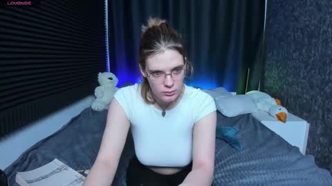 Snapshot of kiki_krash chatting on 02/15/25, 04:45 Kiki online show from 02/15/25, 04:45