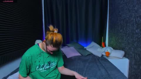 Snapshot of kiki_krash chatting on 02/27/25, 01:38 Kiki online show from 02/27/25, 01:38