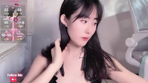 Snapshot of kiki_loveu chatting on 12/18/24, 07:58 kiki_loveu online show from 12/18/24, 07:58