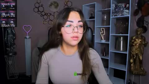 kiki_swan online show from 11/21/25, 09:30