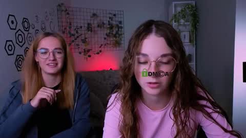 Snapshot of kiki_yourlove chatting on 10/17/25, 12:19 Kira online show from 10/17/25, 12:19