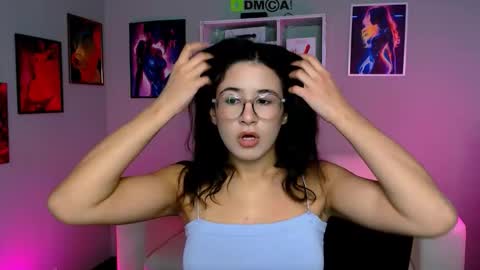 Snapshot of kiki_yourlove chatting on 10/18/25, 10:05 Kira online show from 10/18/25, 10:05