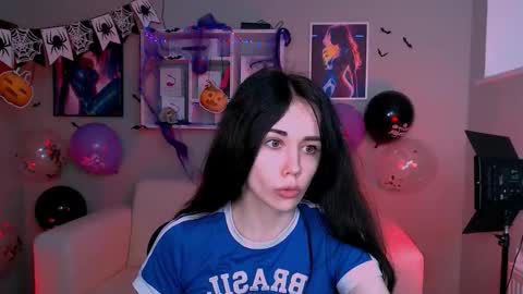 Snapshot of kiki_yourlove chatting on 10/24/25, 09:17 Kira online show from 10/24/25, 09:17