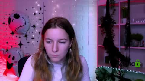 Snapshot of kiki_yourlove chatting on 10/29/25, 02:30 Kira online show from 10/29/25, 02:30