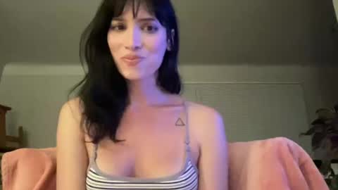 Snapshot of kikihart chatting on 10/12/25, 02:21 Kiki Hart online show from 10/12/25, 02:21